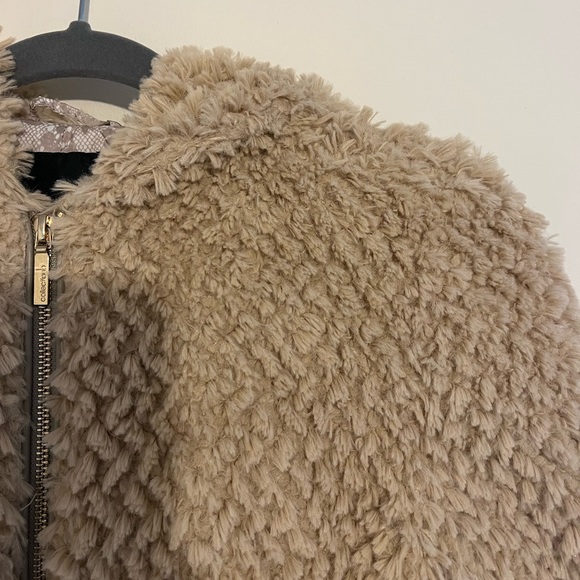 Macy’s size XS super soft beige faux fur teddy jacket - Picture 4 of 4